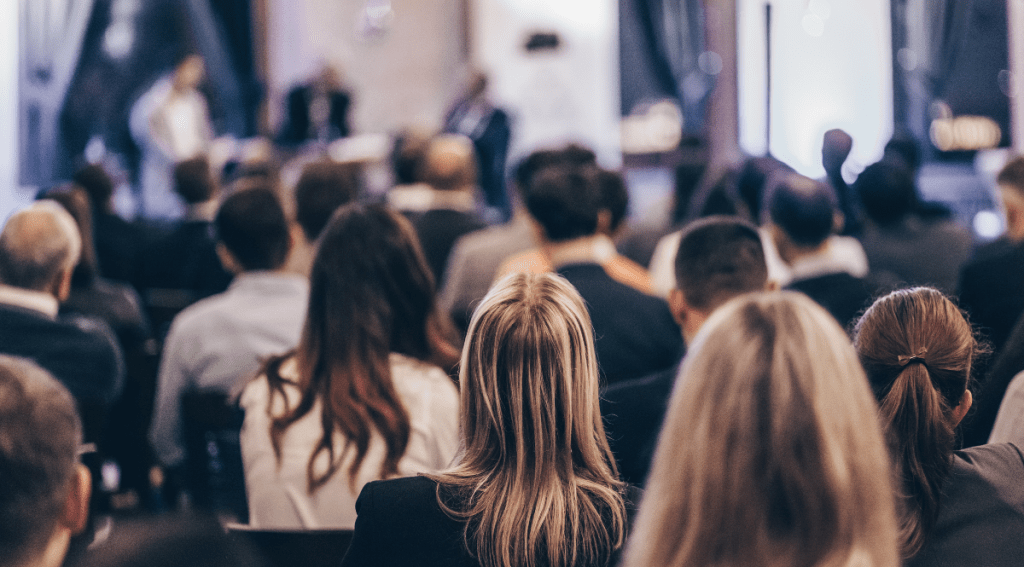 Partecipanti a una conferenza HR ascoltano un intervento su innovazione, talent management e futuro del lavoro.